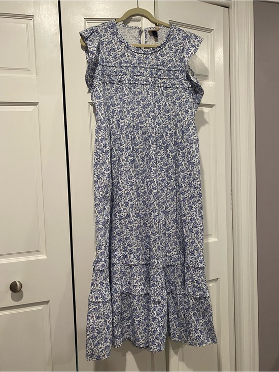 Universal Thread Dresses & Skirts - Universal Thread Blue and White Floral Maxi Dress